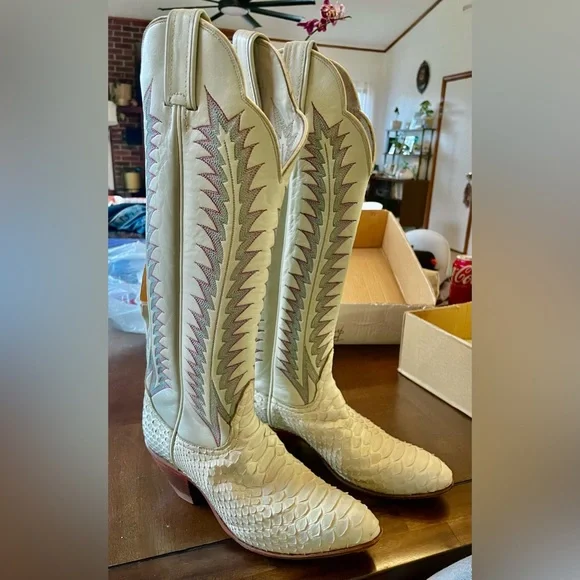 Vintage Tony Lama White Boots - Picture 6 of 6